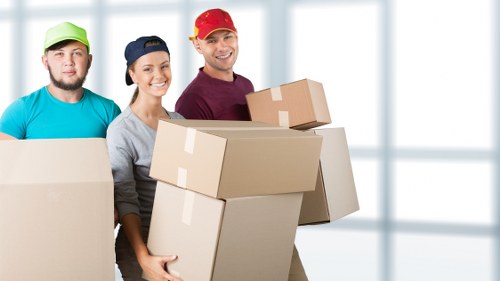 Local moving truck suitable for flats and house moves in Crystal Palace