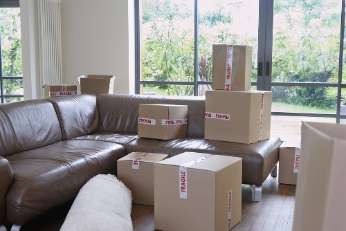 A moving van and packed boxes supporting a smooth Crystal Palace move